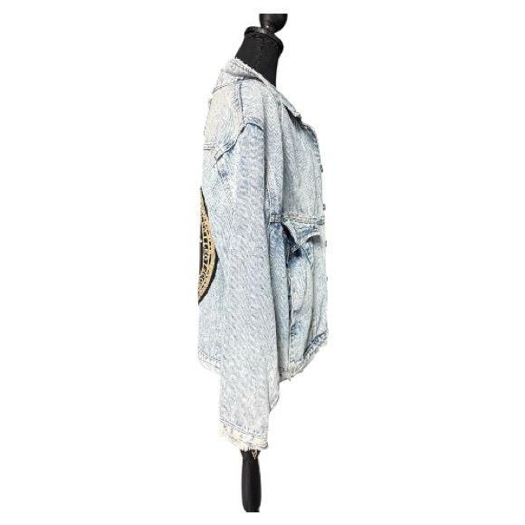 Light Blue Acid Wash Denim Jacket With Patch Size Medium - Picture 4 of 7